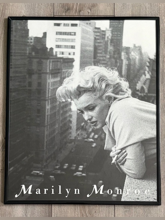 Marylin Monroe Other - Vintage 90s Marilyn Monroe NYC Balcony 16x20 Framed Poster Print